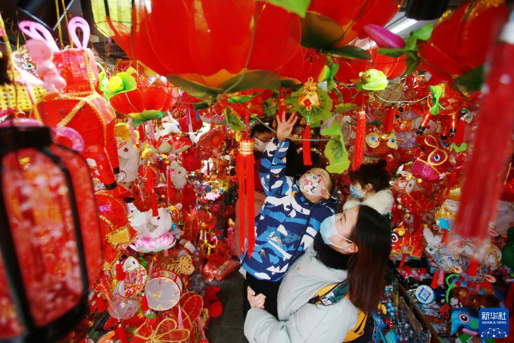 元宵節(jié)の到來(lái)控え、中國(guó)各地で高まり見(jiàn)せるお祝いムード
