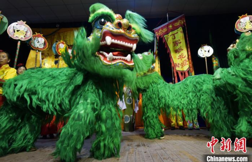 元宵節(jié)祝う無形文化遺産の「緑の獅子」　浙江省斎坑