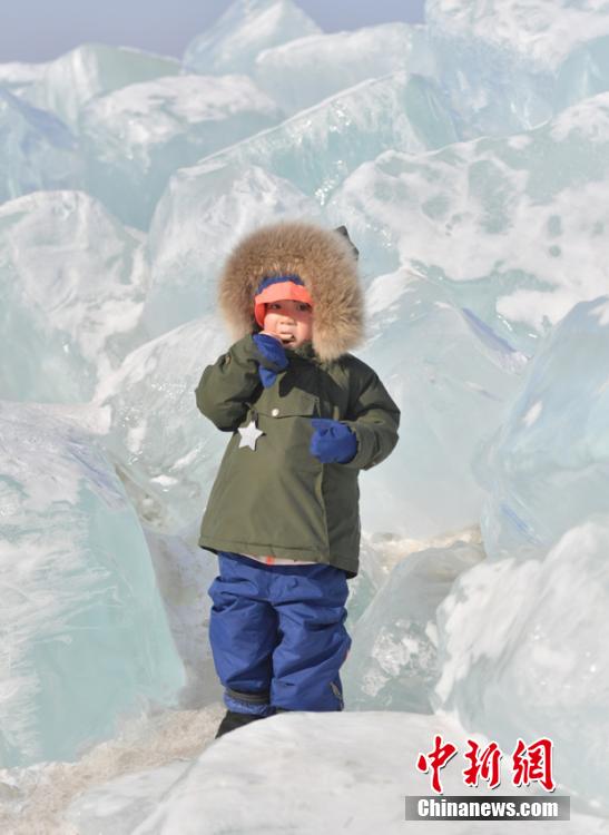 長春に広がる「ブルーアイス」　吉林省