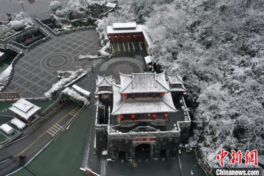古城に映える春の雪、悠然とした古の趣　重慶