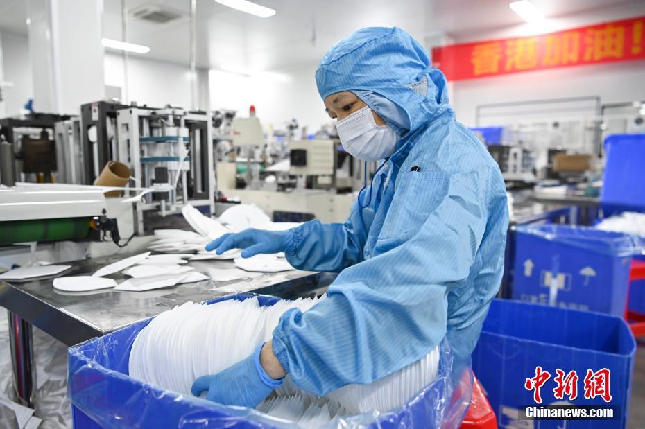 香港地區(qū)支援のため急ピッチでマスク生産を進(jìn)める広東のメーカー