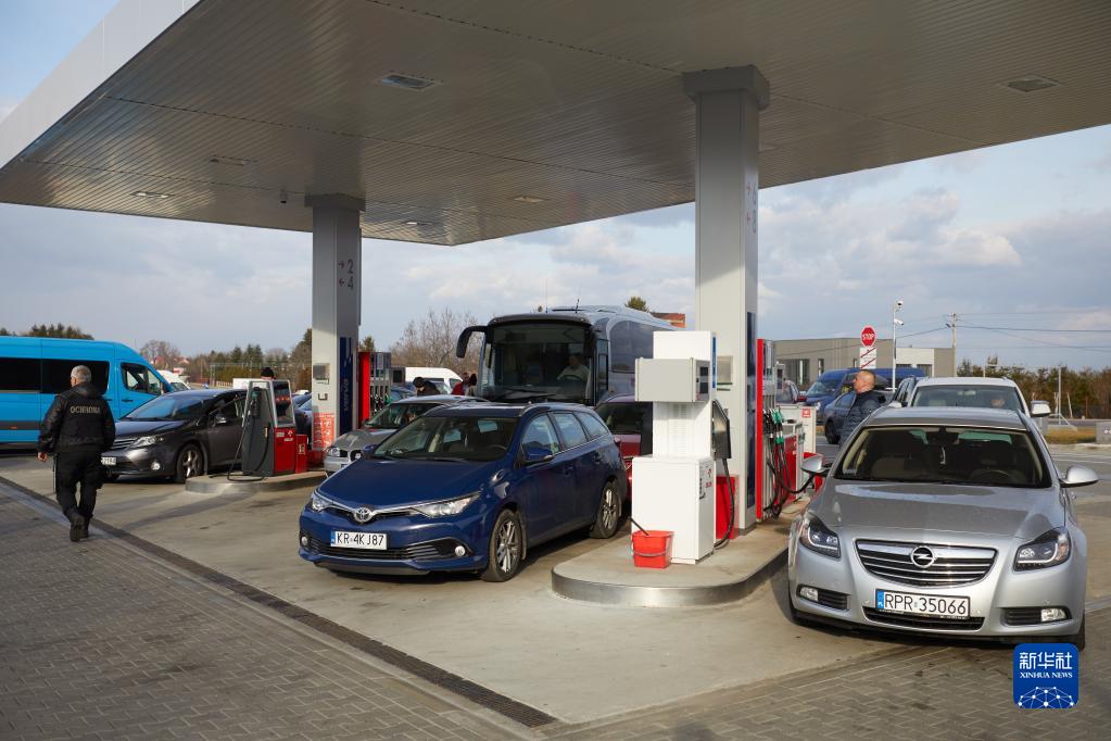 戦火から逃れたウクライナ人、故郷に戻れるのはいつの日か