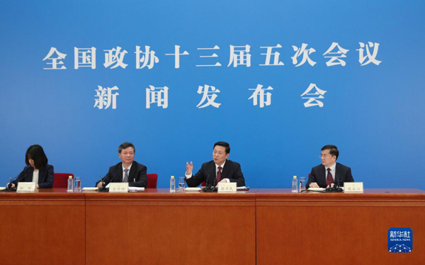 ＜全國政協(xié)記者會(huì)見＞中國は21億回分以上のワクチンを?qū)澩馓峁⒎酪哒撙峡茖W(xué)法則に合致