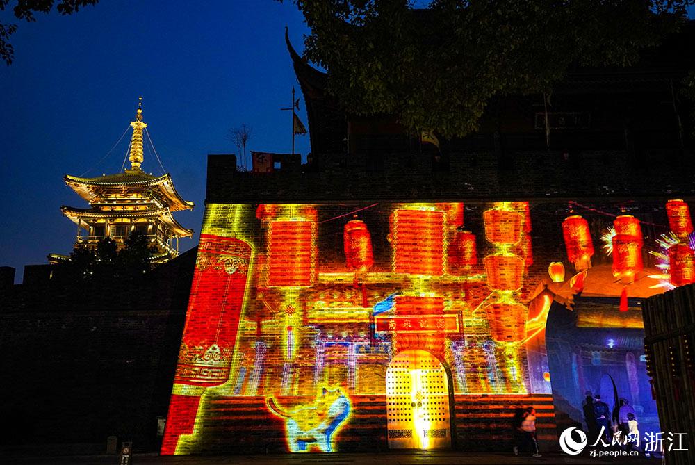 杭州の夜を彩り、アジア大會(huì)を歓迎する鼓樓ライトアップショー　浙江省