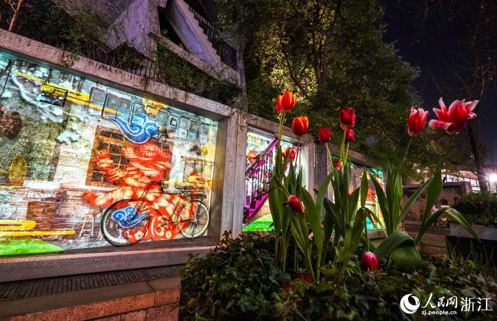 杭州の夜を彩り、アジア大會を歓迎する鼓樓ライトアップショー　浙江省