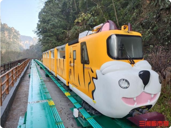 世界初の「十二支」観光電車(chē)が國(guó)際女性デーに張家界で運(yùn)行スタート　湖南省