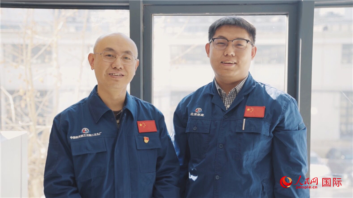 宋雨彪さん（寫真右）と戴天方さん（寫真左、撮影?袁蒙）。