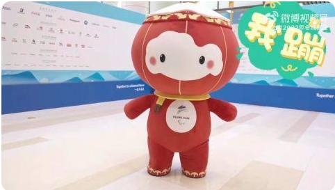 シュエロンロンがメイクアップ！　北京冬季パラ