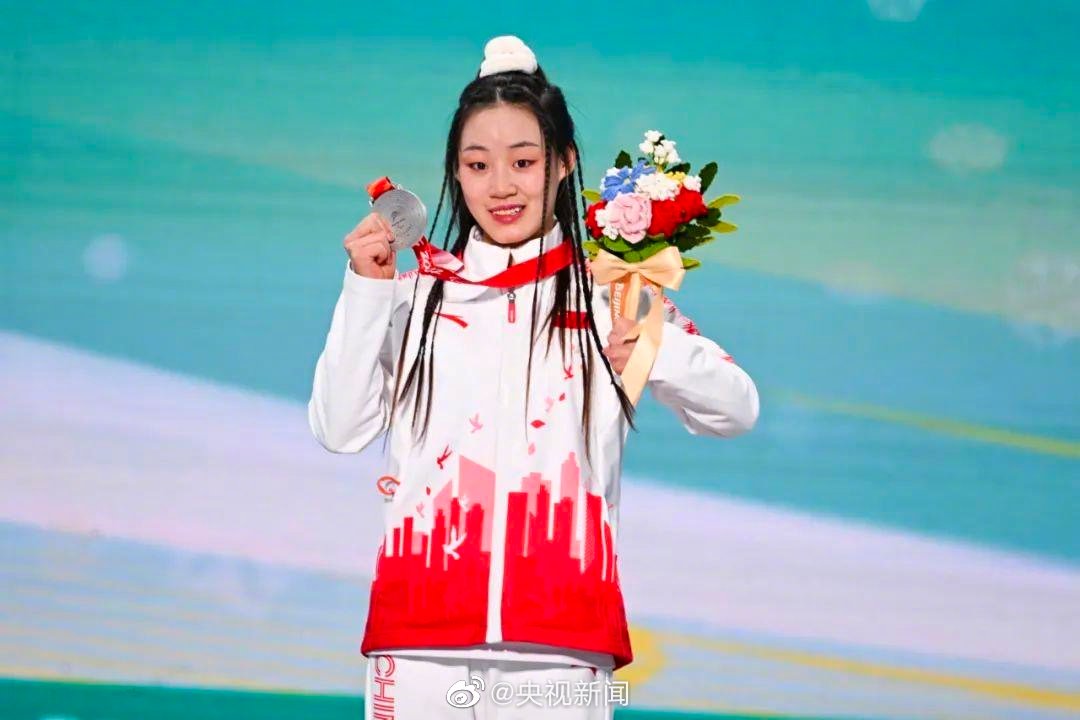 3回の表彰式で3種類のヘアスタイルを披露！　北京冬季パラ