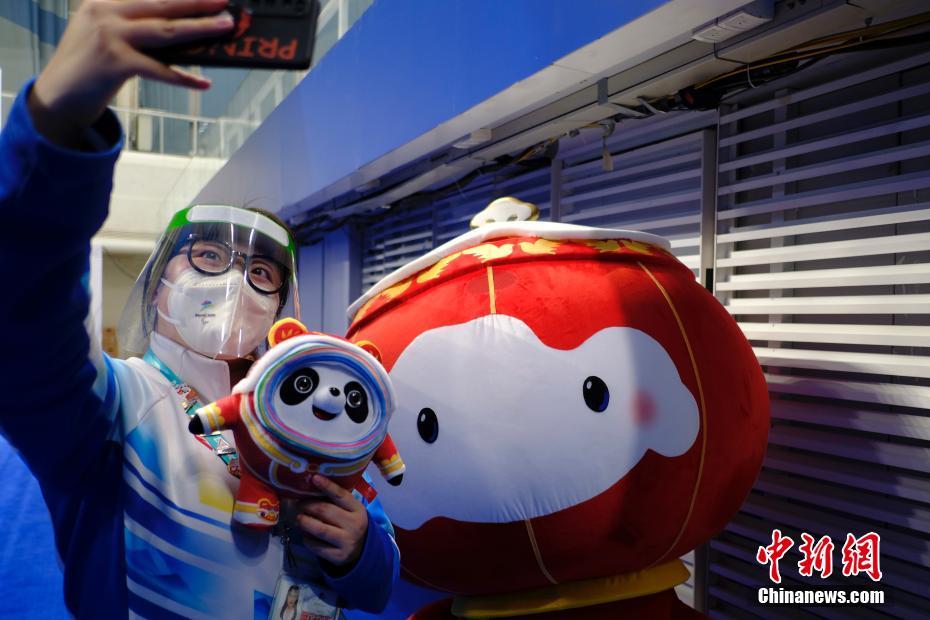 シュエロンロンの仕事ぶりをチェック！　北京冬季パラ