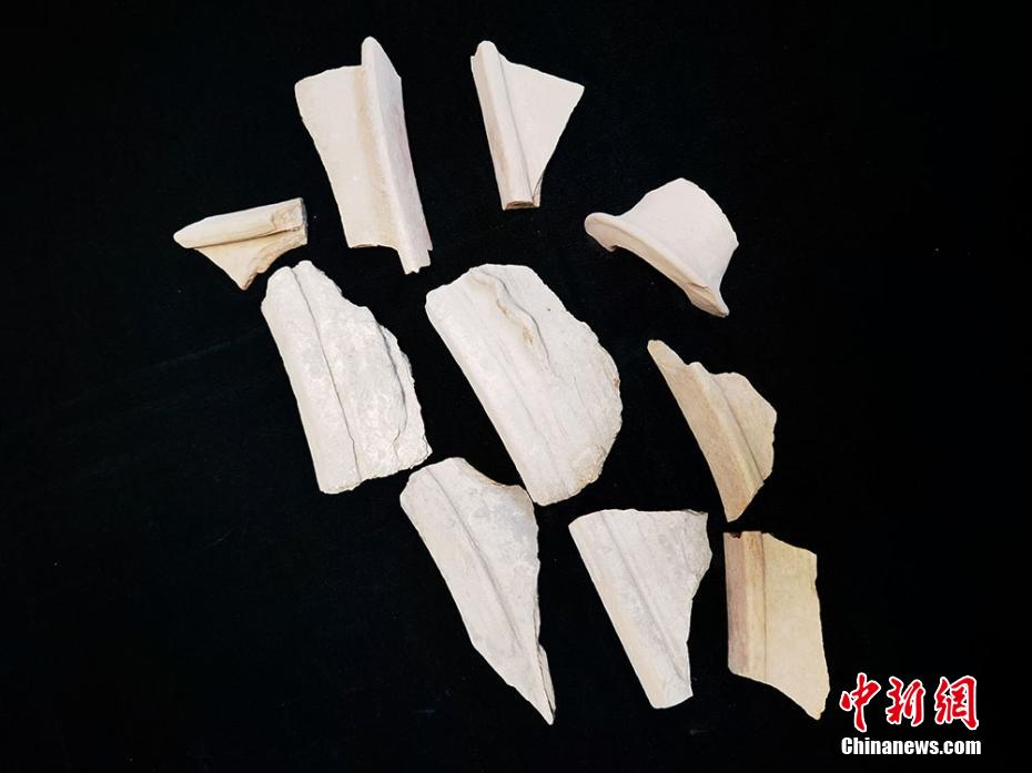 まるでスタンプのよう？惚けた表情の出土品　甘粛省靜寧