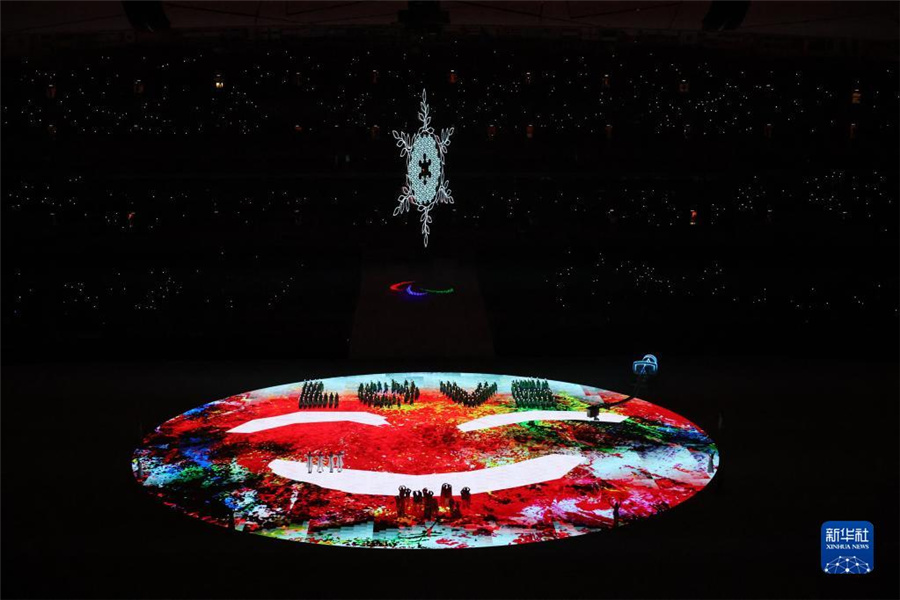 手話によるダンスパフォーマンスで様々な「愛」を表現　北京冬季パラ閉會式