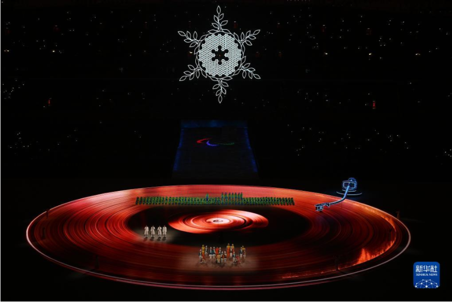 手話によるダンスパフォーマンスで様々な「愛」を表現(xiàn)　北京冬季パラ閉會(huì)式