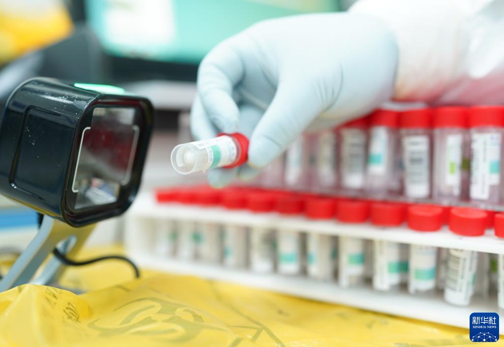 24時間休みなく稼働するPCR検査室の検査裝置　上海