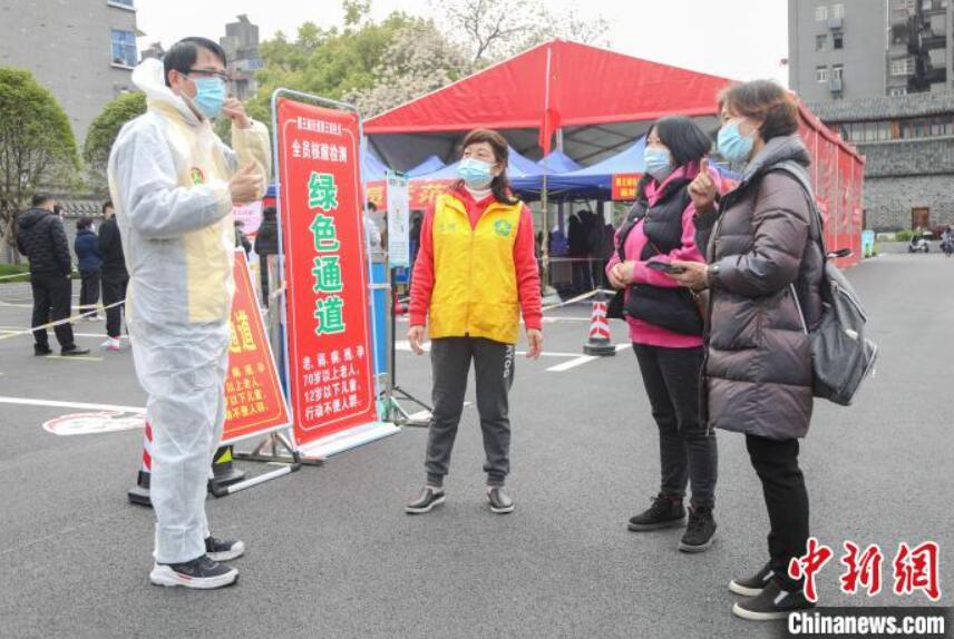 李煥秋さん、ありがとう！PCR検査會場の「特別な」ボランティア　江西省南昌