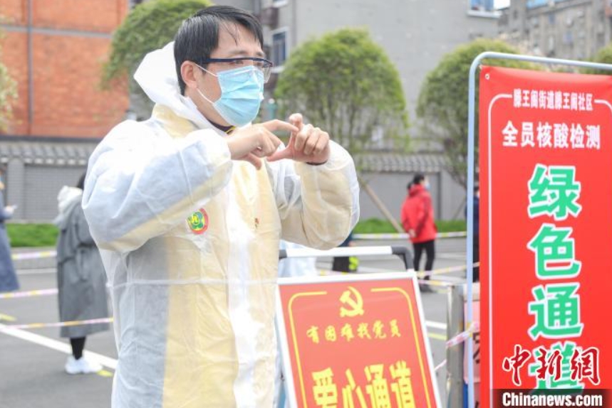 李煥秋さん、ありがとう！PCR検査會場の「特別な」ボランティア　江西省南昌