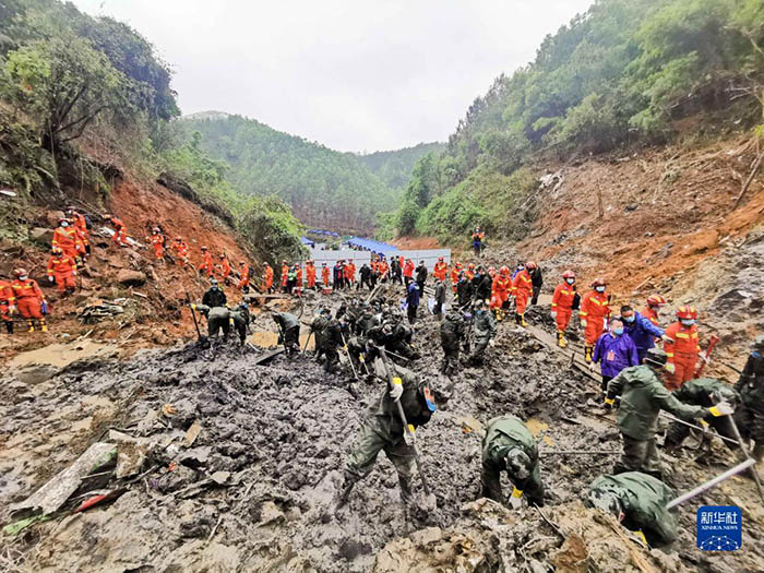 中國(guó)東方航空MU5735便墜落事故、捜索活動(dòng)続く