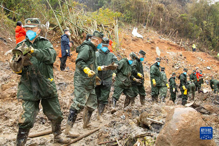 中國(guó)東方航空MU5735便墜落事故、捜索活動(dòng)続く