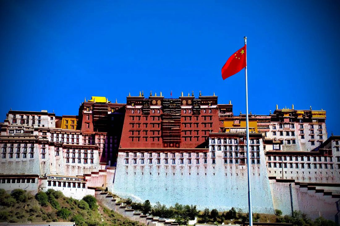 各民族?各界の人々がチベット100萬(wàn)農(nóng)奴解放63周年を共に祝?！ˉ隶佶氓?></td></tr><tr><td class=