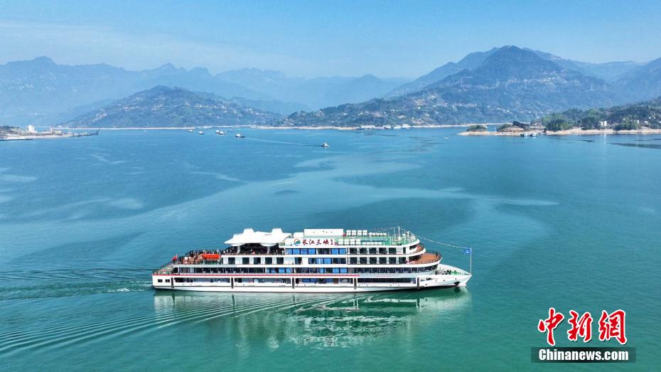 純電動遊覧船「長江三峽1號」が長江で就航　湖北省宜昌
