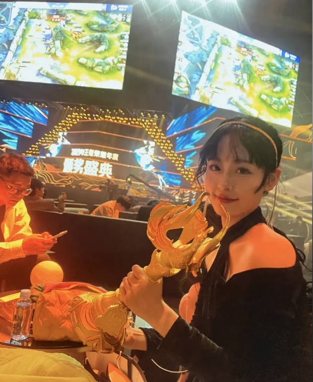 武漢大學(xué)から中國科學(xué)院博士課程に飛び級(jí)した才色兼?zhèn)浃闻哟笊?></td></tr><tr><td class=