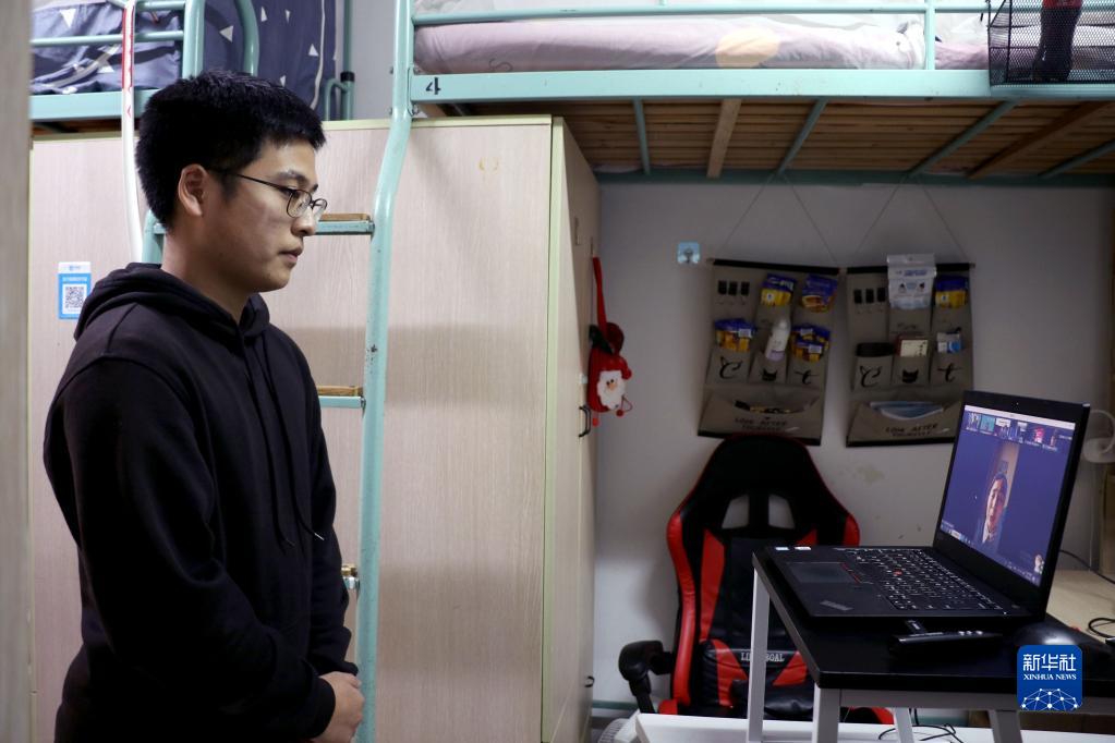 大學(xué)が就職活動(dòng)を支援するライブ配信実施　上海市