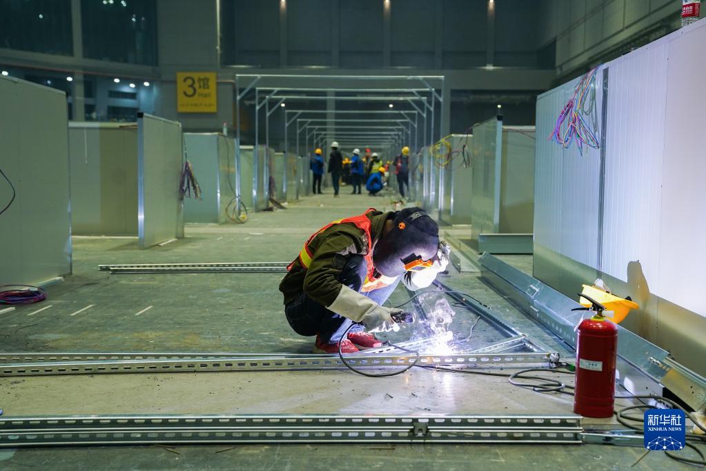 急ピッチで建設(shè)進(jìn)む臨時(shí)醫(yī)療施設(shè)「四つ葉のクローバー」　上海