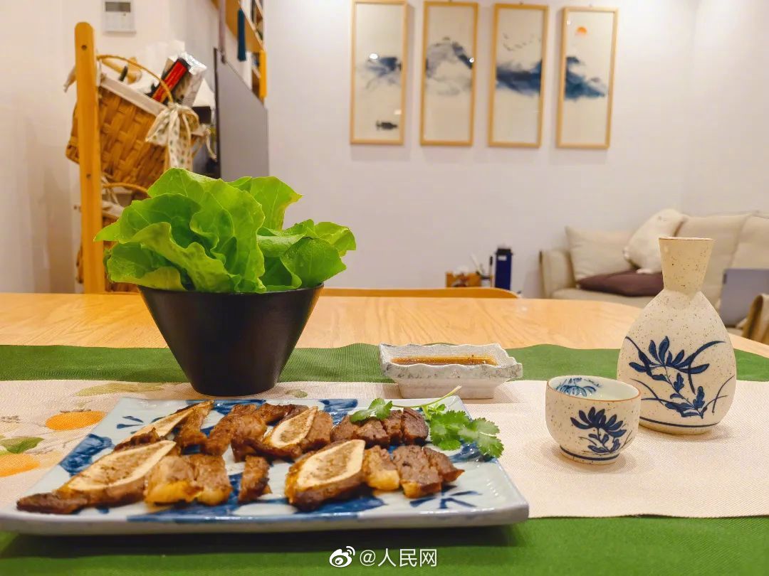 自足自給！4平方メートルの自宅屋外スペースで野菜を栽培する浙江省の女性