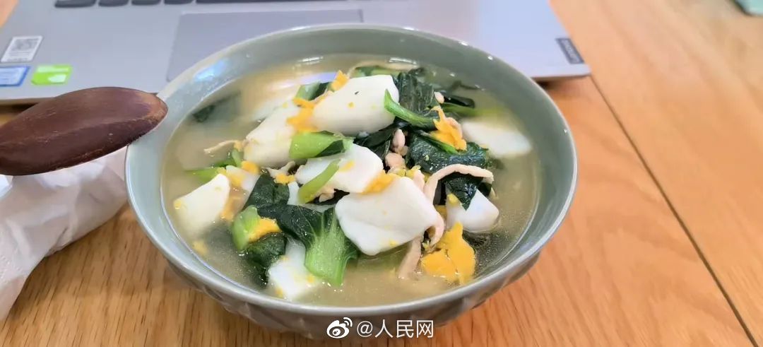 自足自給！4平方メートルの自宅屋外スペースで野菜を栽培する浙江省の女性