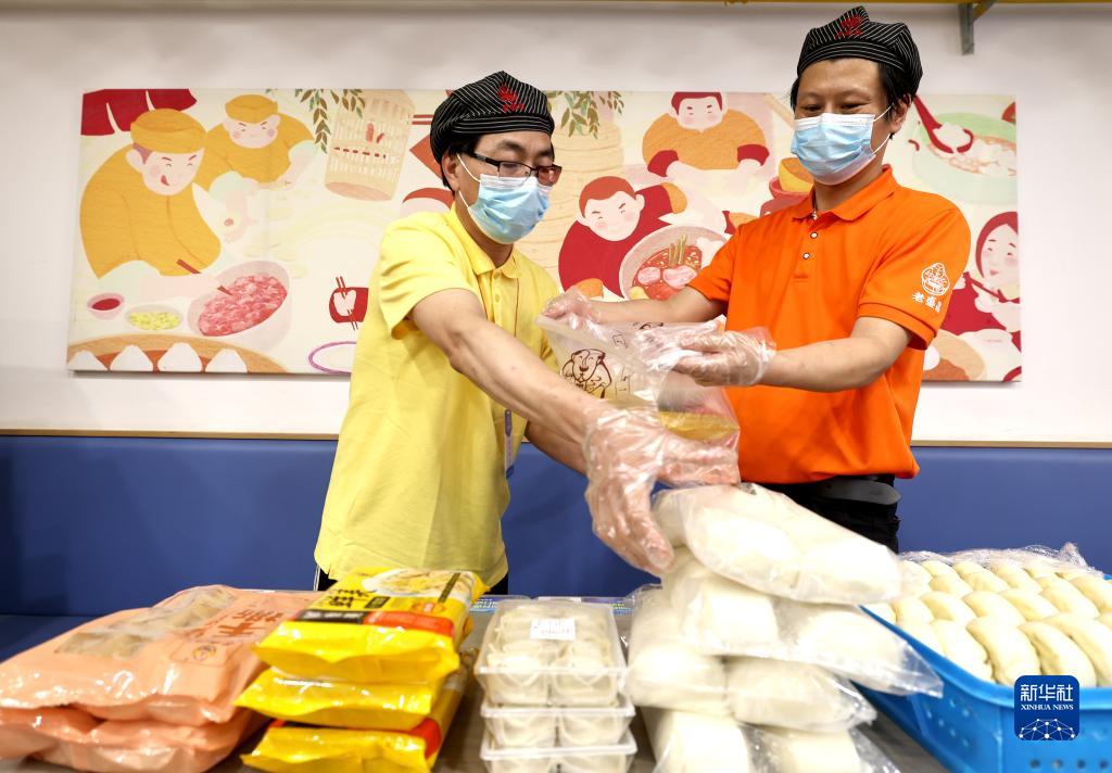 新型コロナ感染拡大続く上海市で一部店舗が営業(yè)を再開