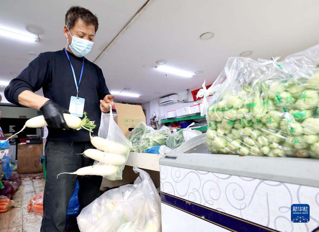 新型コロナ感染拡大続く上海市で一部店舗が営業(yè)を再開(kāi)