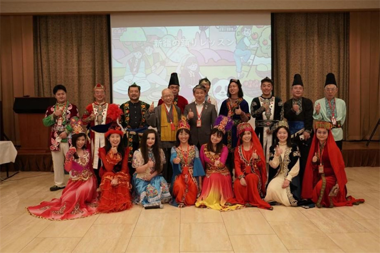 在大阪中國(guó)総領(lǐng)事館が7日、新疆ウイグル自治區(qū)文化?観光庁とオンラインで開(kāi)催した「遠(yuǎn)くて近い新疆」オープンデー（寫(xiě)真提供?在大阪中國(guó)総領(lǐng)事館）。