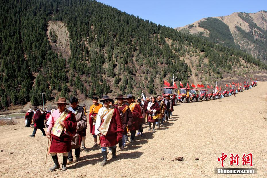 ヤクとトラクターで迎える春の耕作シーズン　青海三江源地區(qū)