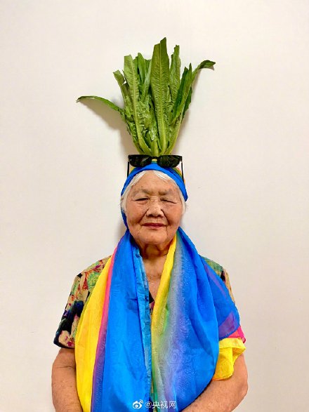 おばあちゃんを前衛(wèi)的にイメチェンしてみたら？