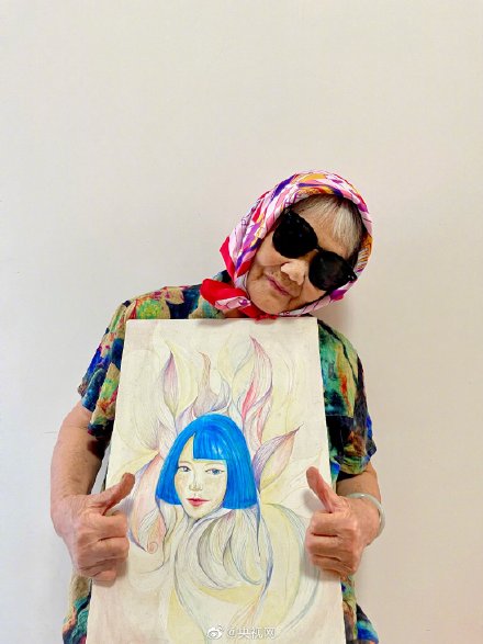 おばあちゃんを前衛(wèi)的にイメチェンしてみたら？