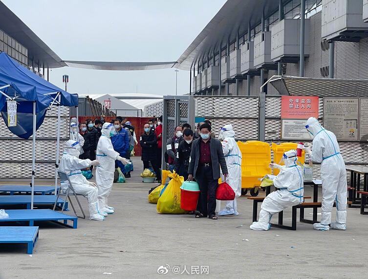 1日に6700人！臨時醫(yī)療施設からこれまでで最多の患者が退院　上海