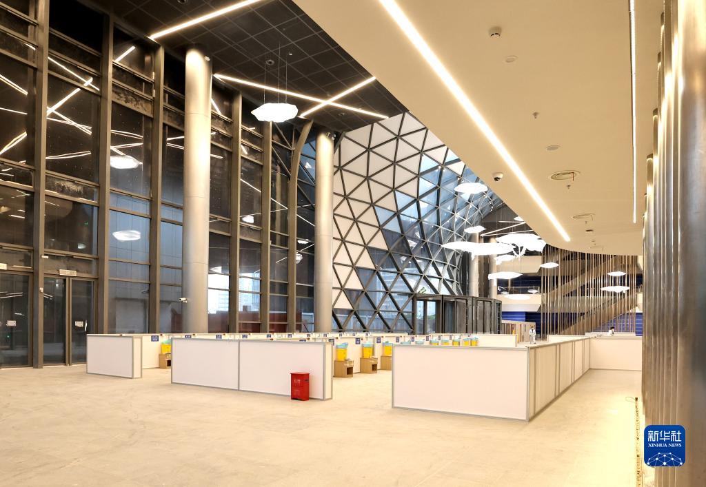 張江科學(xué)會堂が臨時醫(yī)療施設(shè)に「変身」　上海