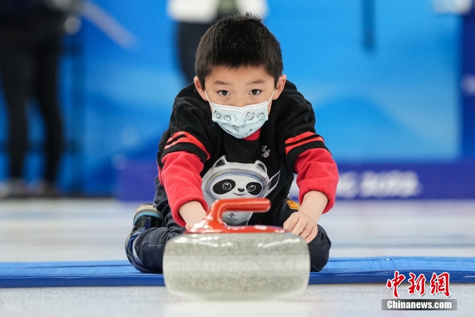 國(guó)家水泳センターで「冬季五輪文化市民體験期間」スタート　北京