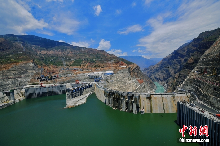 世界の水力発電業(yè)界で吊り上げ荷重最大のクレストゲート設(shè)備が運用開始　白鶴灘発電所