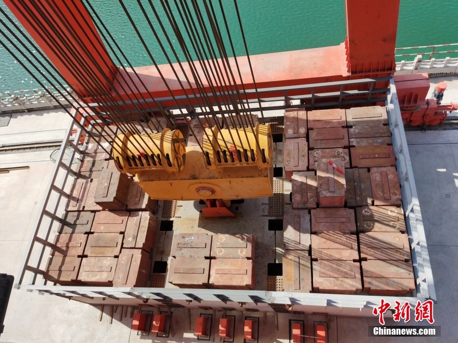 世界の水力発電業(yè)界で吊り上げ荷重最大のクレストゲート設(shè)備が運用開始　白鶴灘発電所