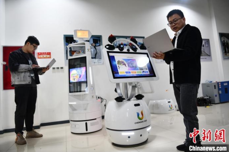 成都FISUワールドユニバーシティゲームズ専用ロボット「蓉寶」登場　四川省