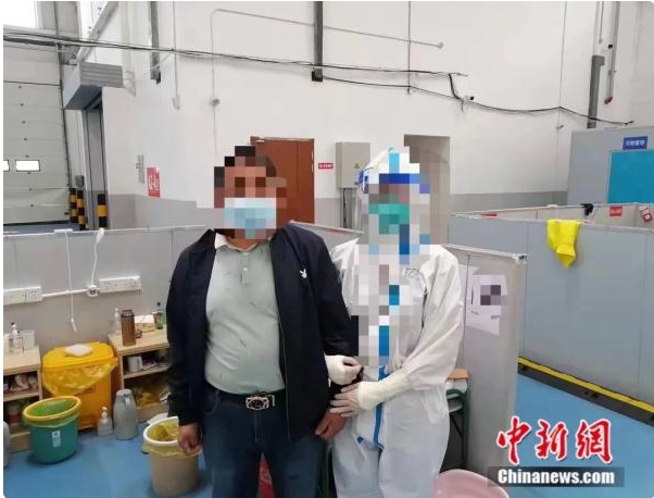 互いに居場(chǎng)所を內(nèi)緒にしていた親子が臨時(shí)醫(yī)療施設(shè)でまさかの再會(huì)　上海市