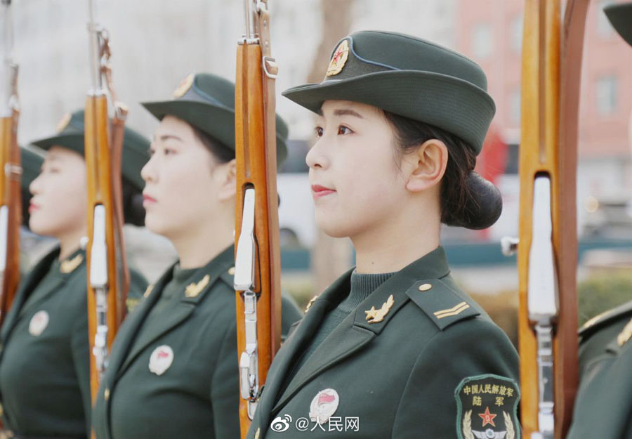 華麗なる転身！三軍儀仗隊からワールドユニバーシティゲームズ初の女性旗手へ