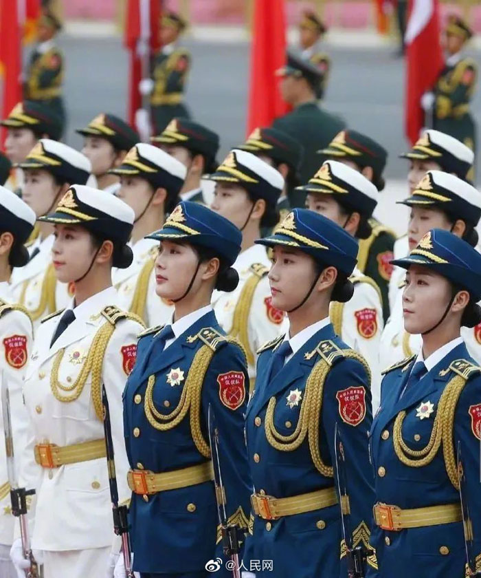 華麗なる転身！三軍儀仗隊(duì)からワールドユニバーシティゲームズ初の女性旗手へ