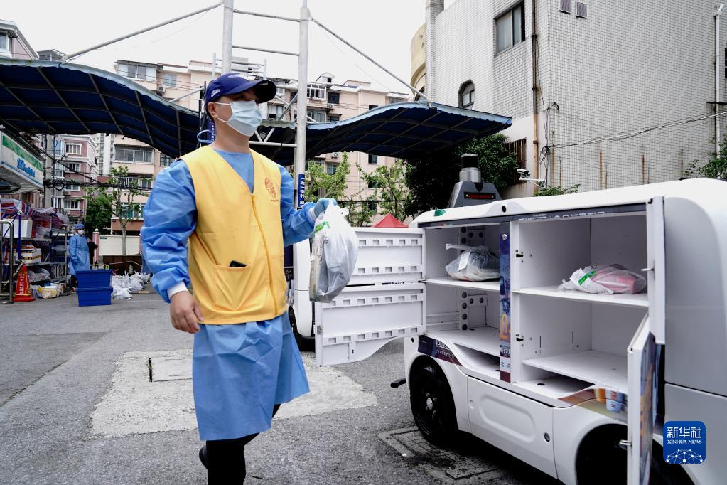 各世帯への「ラスト100メートル」配送を擔う無人配送車　上海