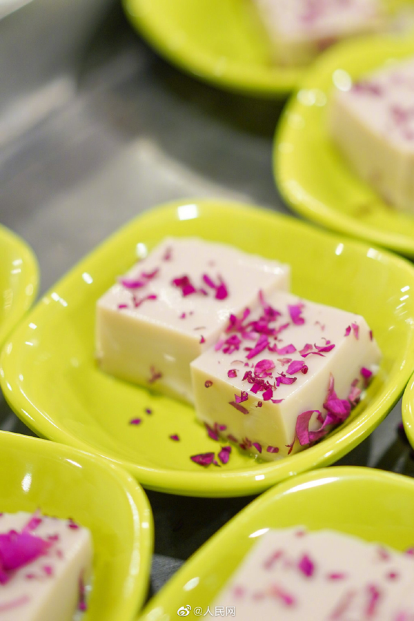 見た目だけじゃなく食べても美味しい！雲(yún)南大學(xué)の特製バラメニュー