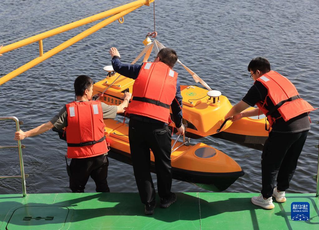 水質(zhì)改善をサポートする5G無(wú)人船　雄安新區(qū)白洋淀