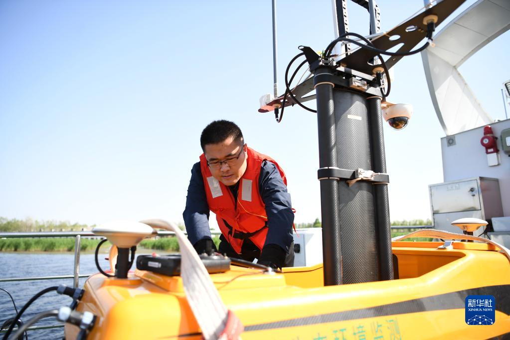 水質(zhì)改善をサポートする5G無(wú)人船　雄安新區(qū)白洋淀