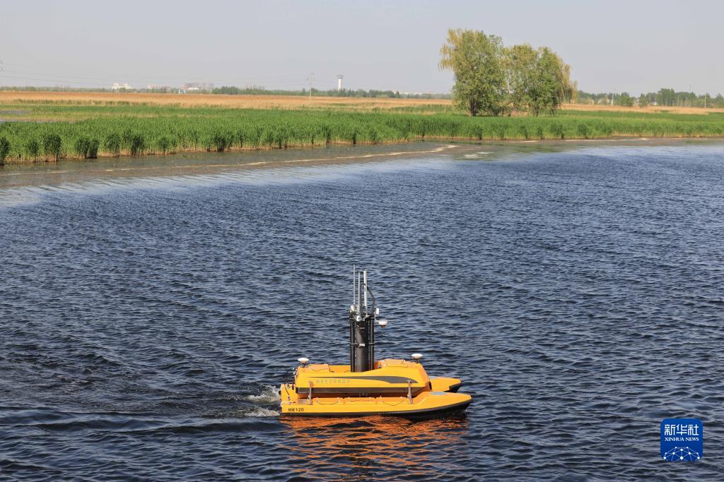 水質(zhì)改善をサポートする5G無(wú)人船　雄安新區(qū)白洋淀