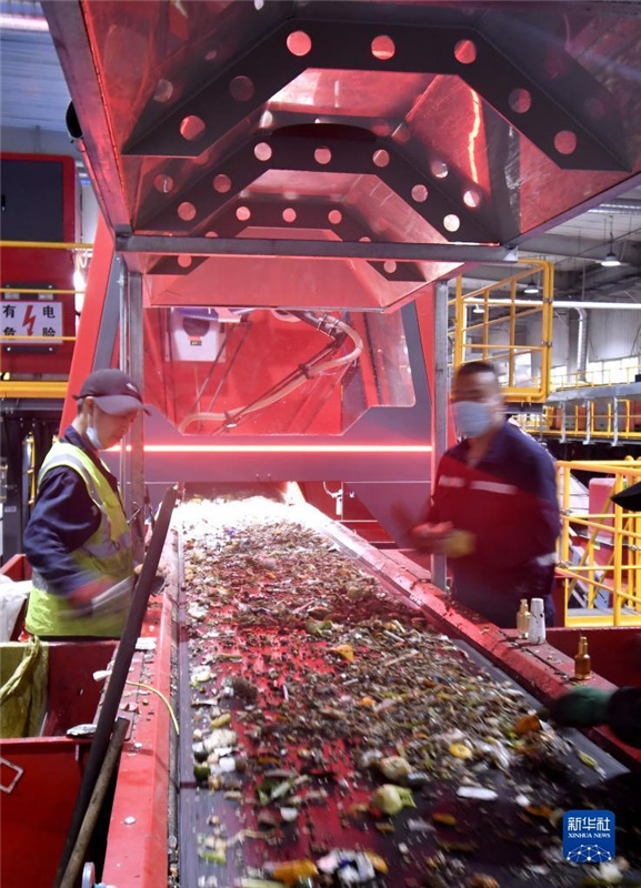 北京、中國(guó)國(guó)産のスマートゴミ分別システムを?qū)?></a></td></tr><tr><td class=